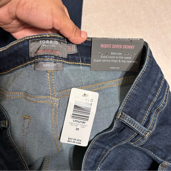 Torrid Midfit Super Skinny Super Soft Dark‎ Wash Jeans Size 20T - Picture 4 of 9